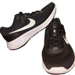 Nike Women’s Size 9.5 US Revolution Running Shoe White and Black Mesh